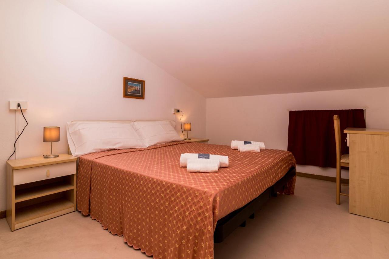 Lydia Hotel